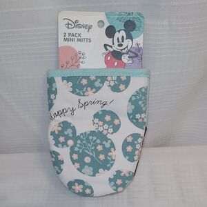 Disney 'Hello Spring' Mickey Mouse Blue and White Oven Mitts - NWT